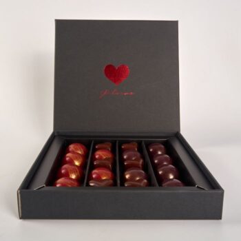 Coffret Je t'aime de 18 bonbons de chocolat pour la Saint Valentin, de Stéphane Pasco, artisan Chocolatier à Nantes